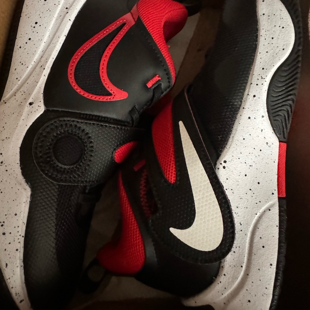 Kids Nikes size 4.5Y BNIB